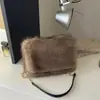 Bolsa de Mão Simples Nova Moda Oblíqua para o Dia a Dia Pelúcia Transversal Feminina Versátil Coreana Japonesa Ombro Único Bolsa 2026 Outono Inverno