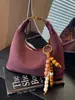 Bolsas Femininas Exclusivas e Modernas de Nicho Outono e Inverno 2025 Nova Moda Versátil Bolsa de Ombro Transversal Bolsa de Mão Bolsa de Bolinho