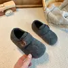 Zapatos Casuales de Algodón con Velcro para Mujer 2026 Otoño/Invierno Retro Francés Hebilla Simple de Caña Baja Zapatos Peludos Engrosados con Terciopelo