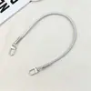 Venta al por mayor del fabricante Correa para teléfono móvil Correa de muñeca de cuero Corta Antiperdida Accesorio Universal Botella de Agua Caja de Regalo Accesorios para Equipaje