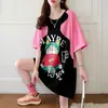 Camiseta Raglan Manga Curta Estampada de Desenho Animado Americano para Mulheres Verão 2025 Marca Tendência Solta para Gordas mm Moda Tops que Reduzem a Idade