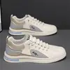 Zapatillas deportivas casuales de estilo nuevo para jóvenes, suela blanda para hombre, modernas y elegantes, versátiles, antideslizantes, parte superior de cuero, zapatos blancos