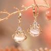 Pendientes Niche Design Sense, con hebilla de oreja con cierre Ruyi Ping An, luz avanzada, de lujo, con piedra de ojo de gato, elegantes pendientes de celebridades de Internet.