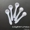 Venta al por mayor de fábrica cucharas pequeñas de plástico 1g 0.5g 0.25 gramos cuchara dosificadora de polvo mini cuchara medidora se puede imprimir LOGOTIPO