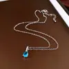 Collar con colgante de gota de agua de circonita, aretes, anillo, juego de lujo ligero de alta gama, joyería elegante y versátil para mujer al por mayor