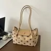 Bolsa de mão retrô de camurça para outono e inverno para mulheres, nova moda 2026 bolsa de ombro para o dia a dia com bolinhas, bolsa tote de alta qualidade