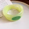Pulsera redonda abierta de resina de borde ancho europea y americana, inspirada en la dopamina, fresca y versátil, joyería de nicho de alta gama para mujer