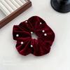 Anillo para el cabello con plisado de perlas de otoño e invierno vintage 2023, nuevo accesorio para el cabello francés de terciopelo negro con forma de bola para mujer