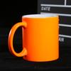 Caneca fluorescente colorida criativa revestida copo de cerâmica presente publicitário LOGO transferência térmica fluorescente Copa do cavalo