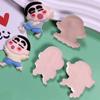 Dança Crayon Shin-Chan Fu Personagem Resina Epóxi Materiais DIY Acessórios Decorações Ímãs de Geladeira Chaveiros Pingentes para Capa de Celular