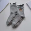Calcetines de Yoga Bordados para Mujer, Calcetines Profesionales Antideslizantes para Fitness, Pilates y Suelo, Calcetines Especiales de Media Pantorrilla para Deportes de Interior para Adultos