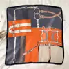 Bufanda de Seda a Juego de Colores con Cadena de Moda Bufanda Elegante de Lujo Ligero para Mujer Bufanda Cuadrada de Seda de 70 cm Bufanda Decorativa Profesional para Atar el Cabello
