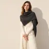 Chal de cachemira para Otoño/Invierno 2026 Bufanda tejida Bufanda triangular engrosada Versátil Elegante Toalla de commuting para mujer