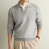 Camisa polo de peso pesado na cor sólida para homens, nova coleção primavera/outono, com um estilo sofisticado, "old money", corte solto e mangas compridas