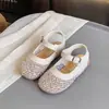 Sandalias para niña 2025 verano nuevas sandalias tejidas de moda suela suave zapatos de punta cerrada moda casual zapatos modernos para niña
