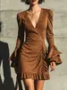 Vestido plisado de cuello en V profundo estilo europeo y americano transfronterizo 2026 con mangas abullonadas, mangas largas acampanadas y cintura con volantes