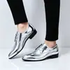 Zapatos de Cuero Perforado de Talla Extra Transfronterizos para Hombre con Cordones Zapatos Pequeños de Cuero Moda Tendencia Casual Formal de Negocios Zapatos de Cuero Puntiagudos para Hombre