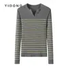 Suéter de malha fina 16 gauge canelado gola V redonda slim fit 100% caxemira pura com gola dividida em listra contrastante e textura canelada pullover para mulheres
