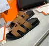 Sandalias planas Grape Mom studiolee con una sola tira y suela gruesa, diseñadas para uso en exteriores, nueva colección de verano 2025 para mujer
