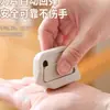Abridor de Caixa de Ângulo Reto Estilo Japonês Cortador de Caixa Automático de Rebote Cerâmico Faca Utilitária Portátil Magnético de Rebote Criativo Antiaderente