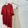 Camiseta de Algodón Rojo Cepillado con Bordado 3D de Caballo Pequeño "Edición Limitada Año del Caballo", Corte Holgado, Suave y Cómoda, Cuello Redondo, Manga Corta, Capa Base