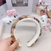 Pelúcia de Gato Fofa Faixa de Cabeça com Estampa de Leopardo para Lavar o Rosto, Maquiagem e Máscara Facial, Faixa de Cabeça Especial de Desenho Animado, Grampo de Cabelo e Acessórios de Cabelo para Mulheres