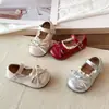 Zapatos Pequeños de Piel para Niñas 2026 Primavera/Otoño Nuevo Estilo Versión Coreana Zapatos de Princesa con Lazo Versátiles Suela Suave Zapatos Casuales Individuales Mocasines
