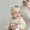 Gorro tejido de osito para bebé, gorro cálido para otoño e invierno que cubre las orejas, gorro de bebé lindo y adorable con orejeras, estilo coreano