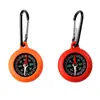 Uma bússola mini indispensável para entusiastas de atividades ao ar livre, feita de silicone macio, à prova de choque e elegante, fica ótima em mochilas e é perfeita para caminhadas e aventuras.
