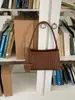Bolsa de Mão Tecida Francesa Feminina 2026 Novo Estilo Bolsa de Ombro Coreana Textura de Alta Qualidade Temperamento de Nicho Versátil