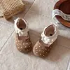 Sapatos de Couro para Meninas 2026 Outono Novo Estilo Sapatos de Princesa Elegantes com Bolinhas para Menininhas Sapatos de Couro de Camada Única com Cadarço Estilosos para Meninas