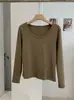 Camiseta básica feminina KEKEZOON de cor sólida, gola U, manga longa, corte justo, ombros retos 8800