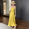 Vestido de verano de tiras retorcidas cuidadosamente seleccionado con pliegues que ciñen la cintura, adelgazante y que realza la figura, con copas extraíbles incorporadas y un hermoso diseño en la espalda, vestido largo para mujer