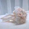 197 boda novia sosteniendo flores rosa simulación licencia para recibir la mano de la novia lanzando flores accesorios para sesión de fotos de boda de viaje