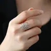 Anillo de Acero de Titanio con Forma de Loto Hueco, Anillo de Diseño de Nicho Chapado en Oro que No se Desvanece, Venta Directa de Fábrica a Partir de Una Pieza