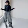 Conjunto de blusa base com gola semi-alta e xale estilo coreano para meninas, com calça jogger de alta qualidade com punhos canelados