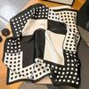 Bufanda Cuadrada Pequeña de Lunares de Onda Dulce Estilo Japonés y Coreano para Mujer Estilo Coreano Combinable Otoño e Invierno Elegante Chal Bufanda Profesional con Camisa Bufanda Mujer