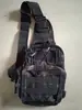 Fábrica em estoque Bolsa de equitação de lona camuflada para esportes ao ar livre Bolsa pequena para pendurar no peito Bolsa de ombro único Bolsa tática para peito ao ar livre