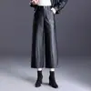 Calça de veludo quente de oito pontos calça de couro feminina novo estilo outono e inverno 2026 emagrecedora cintura alta estilo coreano calça pantalona calça reta moderna