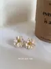 Brincos Studs de Camélia Light Luxury Femininos Coreia do Sul Celebridade da Internet Brincos Elegantes 2025 Novos Quentes Joias de Orelha de Nicho de Alta Qualidade