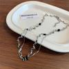Collar de mariposa con patrón ondulado para mujer, estilo Spice Girl, cadena de clavícula, diseño de nicho, accesorios de lujo ligeros de alta gama.