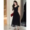 Vestido Preto Quadrado Elegante Estilo Hepburn Modelo Novo Verão 2026 Elegante Malha na Cintura Ajustável Vestido Longo Moda Feminina