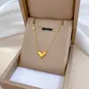 [Acero de titanio de cuerpo entero] Collar de oro real estilo minimalista con circón de corazón de melocotón para mujer, cadena para la clavícula de celebridad de Internet