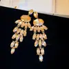 Brincos de borla em formato de flor com zircônia super brilhante, estilo europeu e americano de luxo, brincos de banquete do palácio, brincos de luxo leve de alta qualidade para mulheres