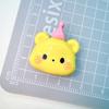 Cartão pequeno urso amarelo de desenho animado brilhante acessórios de cola cremosa feitos à mão DIY corda de grampo de cabelo decoração de capa de celular atacado