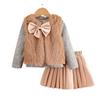 Explosiones de Comercio Exterior Otoño e Invierno Conjunto para Niña Chaleco de Peluche con Lazo Marrón Falda Plisada Base Color Sólido PU Conjunto de Tres Piezas