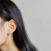 Pendientes de plata de ley 925 con diseño artístico vintage y hebilla para las orejas, con margaritas y aguja, sencillos, combinables y ligeros, de lujo.