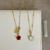 Collar Colgante de Flor de Doble Cara con Esmalte Rojo y Nácar Inspirado en el Diseño para Mujer, Cadena de Cuello de Moda Única y Exquisita, Cadena para Suéter