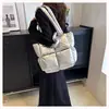 Jaqueta acolchoada com enchimento de plumas bolsa de mão outono e inverno bolsa de grande capacidade bolsa feminina moda bolsa de ombro para o dia a dia bolsa de algodão espacial para axila