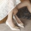 Zapatos de moda de punta para dama de honor boda 2023 Invierno nuevos tacones altos de aguja de punta de satén para mujer